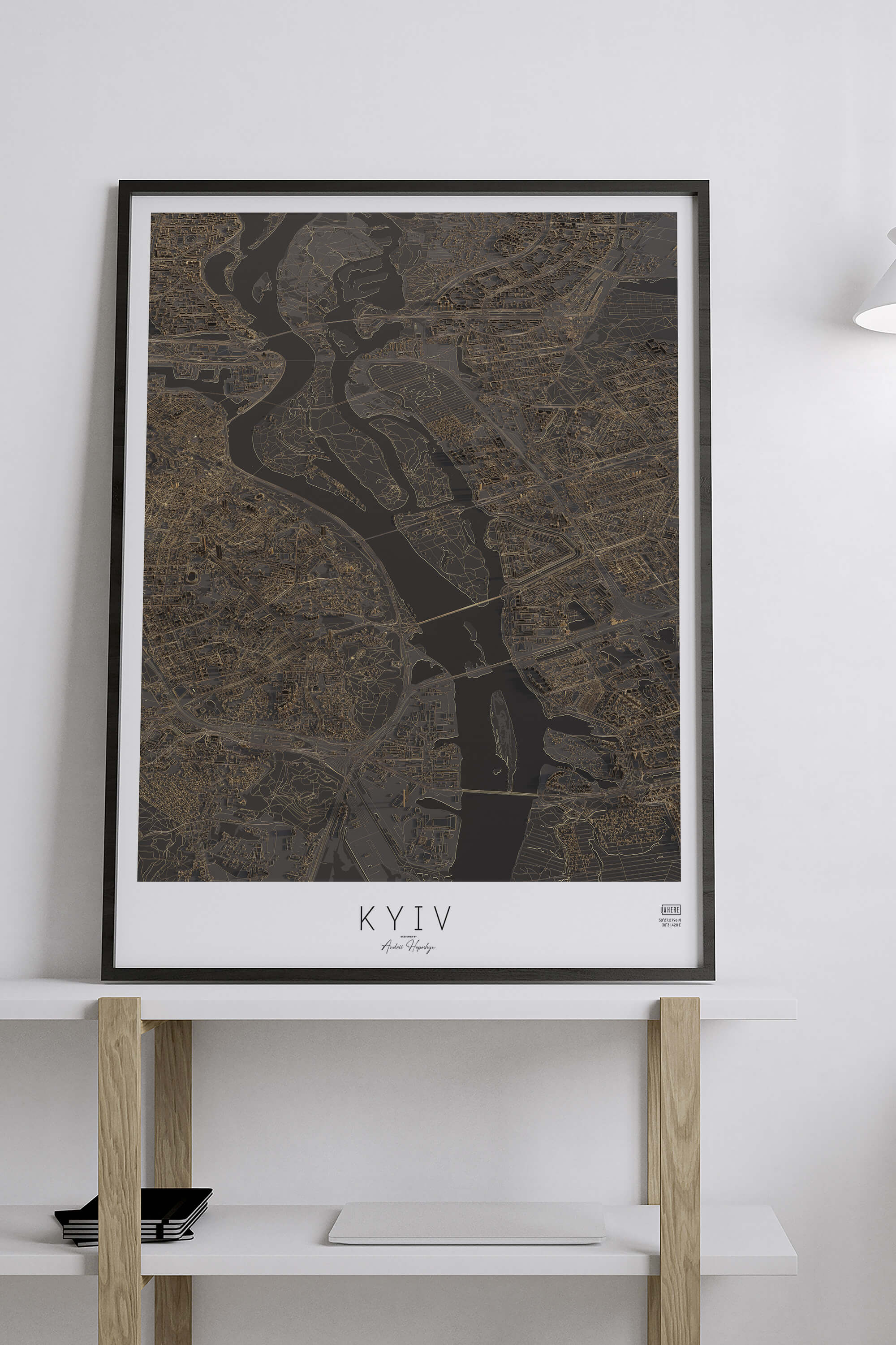 Велика принт-фотографія Києва в рамці.