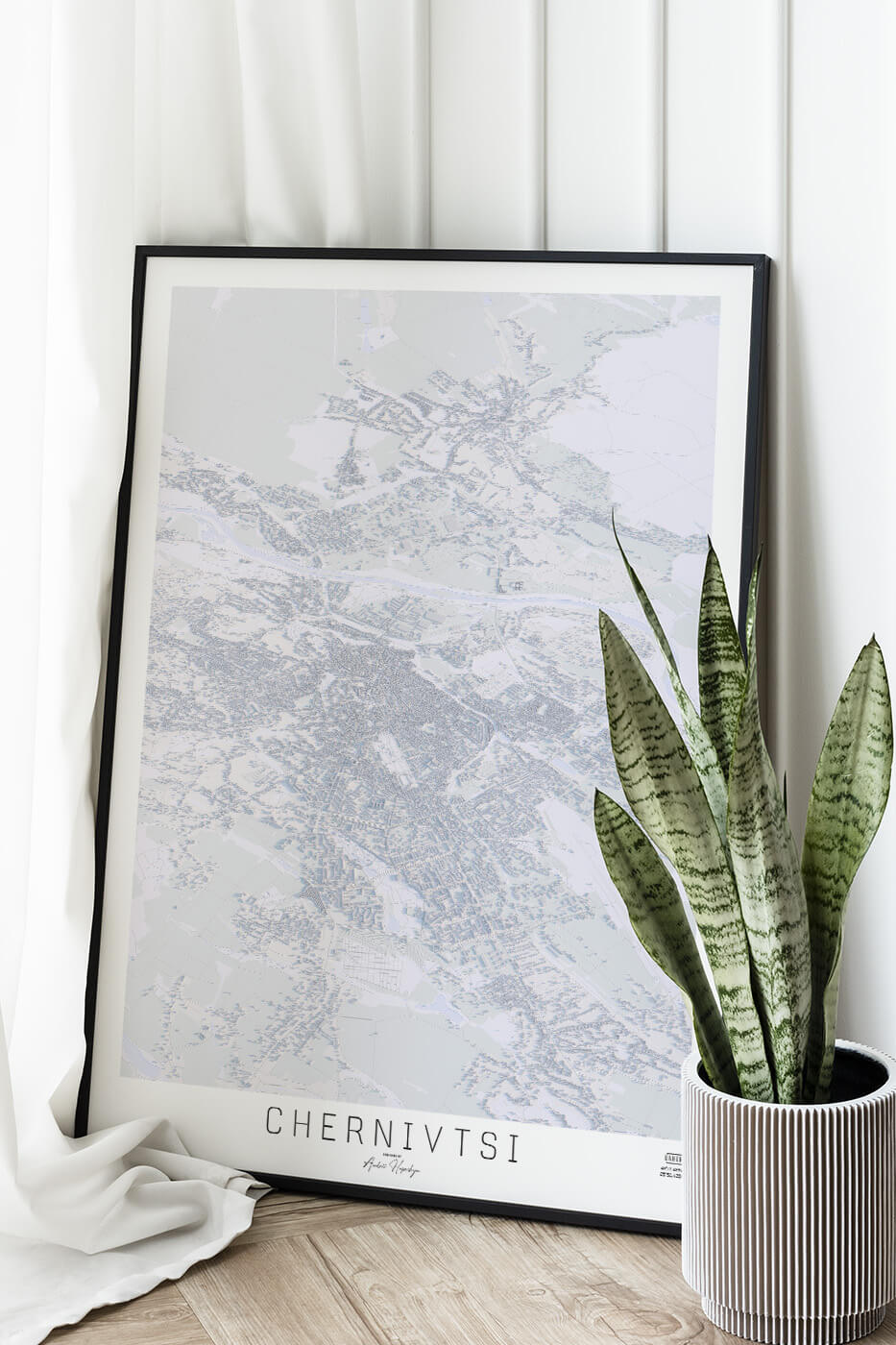 Картина міста Чернівці в рамці на фоні стіни