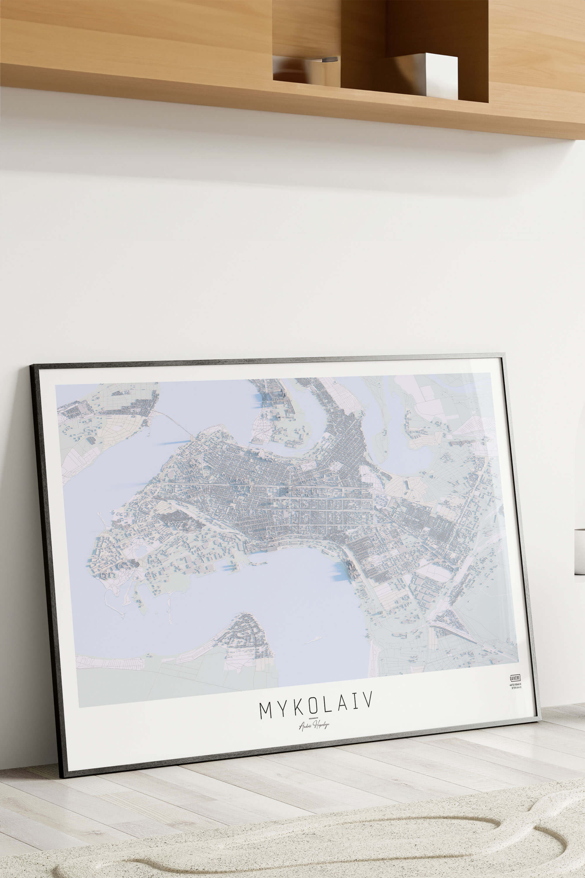 Картина міста Миколаїв в рамці на фоні стіни